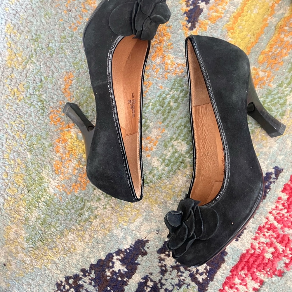 Söfft Black Suede Floral Ballet Flats - Picture 7 of 7